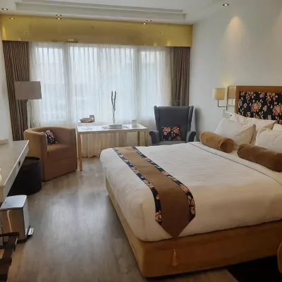 Hotel Razmoni Isha Kha International Hotel dekat Ramna Park