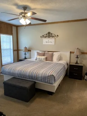 Cozy Ranch Home 1 Mile from CUMBERLAND POINT Boat Ramp. Owner Managed Property.