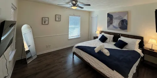 Cozy 4BR/2BA in Irving, TX Hot Tub • Game Room • Near DFW Airport & Downtown - Bungalows
