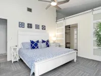 5 Beds 3 Bedroom 2 Bath Heated Pool, Grill, Patio. 5 minutes from the beach! - 4-Star