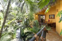 Villas del Rio: 2BR/2BA with dipping pool 1 block from the beach.