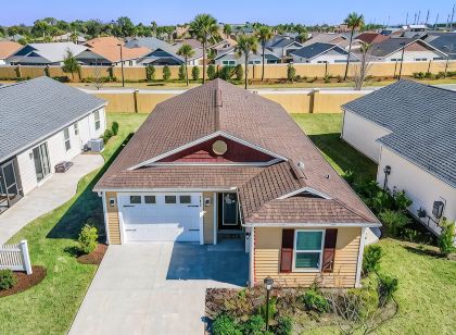 Upgraded Home in The Villages! Golf Cart Included, Community Pools and Much More