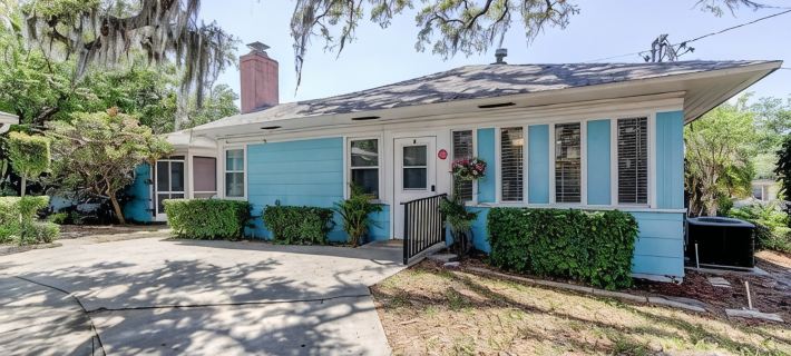 Sale! Book Now! Nice 1 Bedroom- Downtown Dunedin Bungalow! Hotels in Dunedin