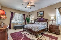 Luxury Vacation Villa with Salt water Pool and Spa. - Homestays