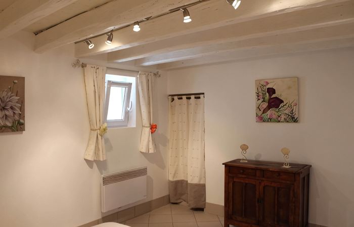 10 MINUTES FROM THE CENTER OF BLOIS, BRIGHT NEW APARTMENT,