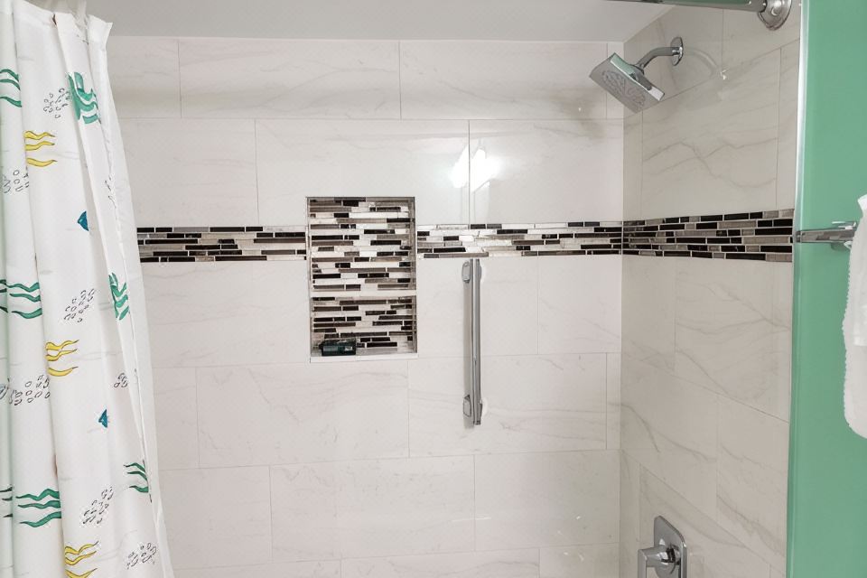 Photo 4 of 6
