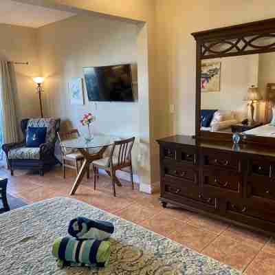 Grande Bay Resort - Mojo Blue Luxury Studio Beachfront! Rooms