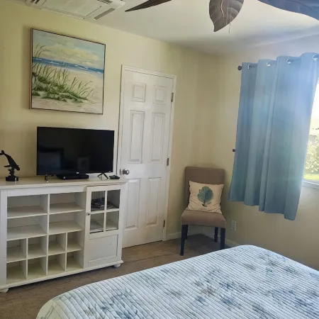 New Central AC! Oceanfront Steps from the Beach, with Pool, Jacuzzi, & BBQ.