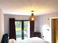 Detached 3 bed 3 bath home 7 mins walk to Padstow Harbour- Pet Friendly Parking - Wi-Fi