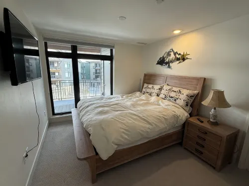 Timber Fox modern 1-bedroom condo in downtown Winter Park with WiFi, AC, hot tub - ブティック