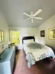 Peaceful lakeview cabin with private dock & dog run - Alppimaja