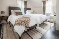 Modern 5-Bedroom Ski/Summer Mountain Home -Game Room-Hot Tub-3 Min to Belleayre - 4 stelle