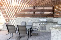 ULTRA LUXE Lafayette Modern House Brand NEW - 4 stjerner