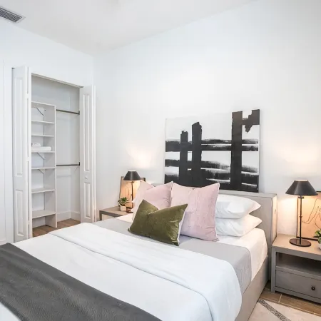 THE TERRANOVA, Heated Pool, 10 Min to 5th Ave/Beach5 min to US Open Pickleball