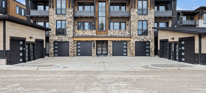 Near GLACIER/ Big MTN SKiing  & DTWN Whitefish! 3Bed/3Bath &HOT TUB w/VIEWS! Hotels in Whitefish