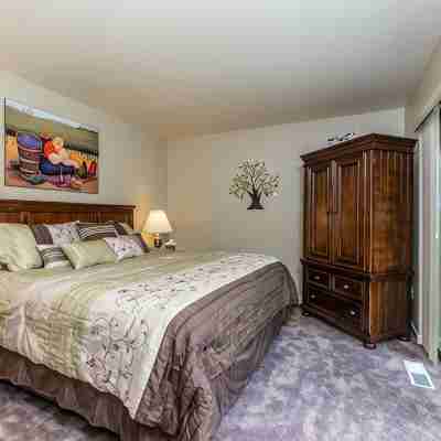 Wapato Point Halmalka Condo 510B 3 Bed 2 Bath Sleeps 8, Lake Views, Next to Pool Rooms