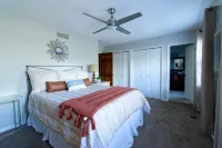 5 Bedroom 2.5 Bath Home In East Cobb and minutes to Truist Park and the Battery - 발코니