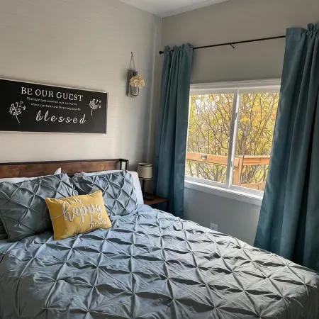 Siri's Pride & Joy Cute 2 bed/2 bath bungalow nestled on a private corner lot
