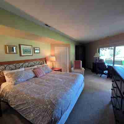 Wapato Point Halmalka Condo 502-B 2 Bed 2 Bath Sleeps 5-6, Close to Outdoor Pool Rooms