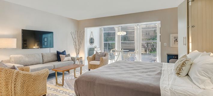 Couples Hideaway | Close to Everything | Short Walk to Beach Hotels in North Naples