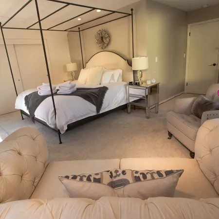 HEATED Pool & Hot Tub in a Quiet Neighborhood- Walk to Town- Dog Friendly