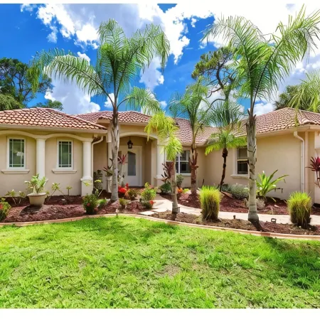 Beautiful home located near Warm Mineral Springs.