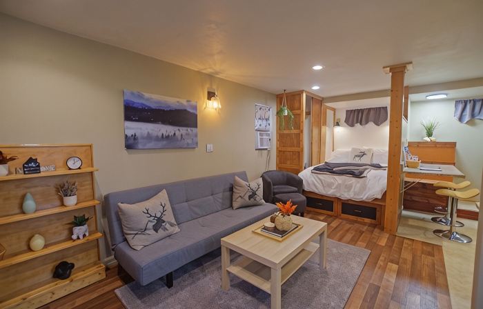 Cascade Getaway - Heart of Cle Elum - Full Kitchen, Private Patio & Pet Friendly