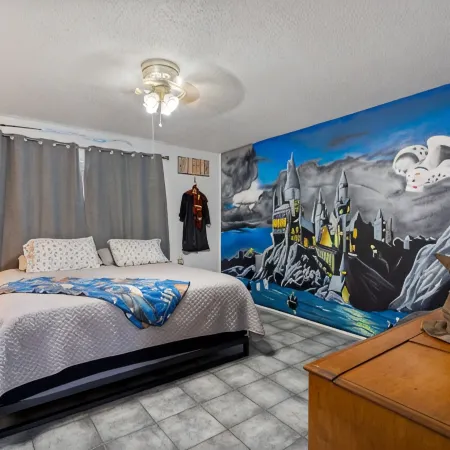 Harry Potter Wizarding Home: 5 Beds & Heated Salt Pool