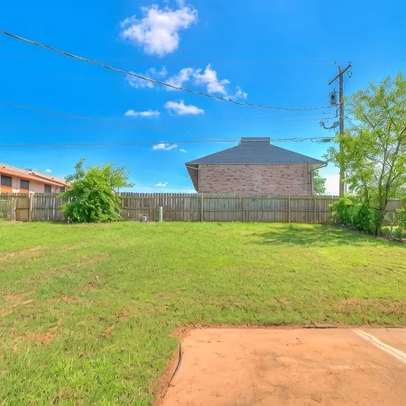 7 mil->Softball HOF-Near Tinker AFB- Full Kitchen-Fenced Bkyd-Garage-W/D-Dogs