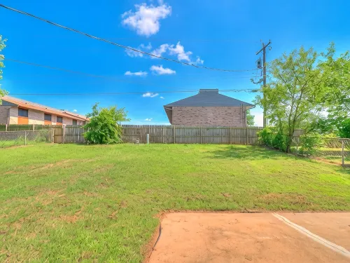 7 mil->Softball HOF-Near Tinker AFB- Full Kitchen-Fenced Bkyd-Garage-W/D-Dogs - 4-Star