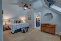 The Regatta-Waterfront Gem with Breathtaking Views & Guest House - 4-Star