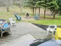 Cozy Canadian Lakes Cottage - Homestays