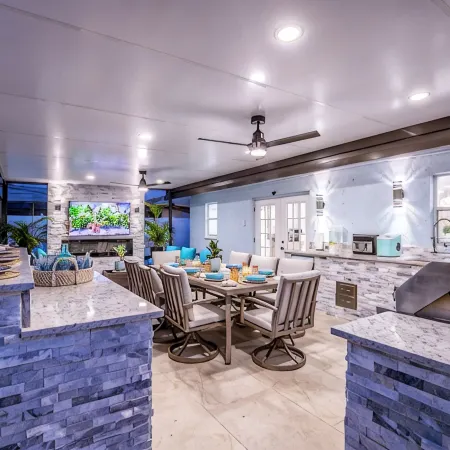 House with Heated Pool and Outdoor kitchen close to Siesta Key Beach!!