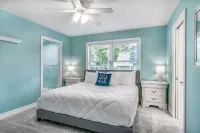 Luxurious Morrison Lakehouse w/ Hot Tub & Sunset Views - WiFi