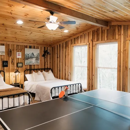 "The Lantern" Woodsy Cabin Experience w/ HotTub