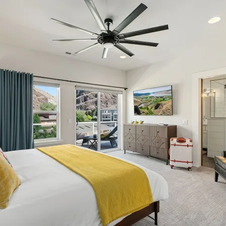 Beautifully Updated Crescent Bar Condo Free Golf