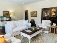 Picket Fence Cottage~ Walk to Mtsu and the Historic Downtown Square! - Boutique