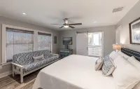 The Mermaid House on Key Allegro, waterfront, Open Bay views, sleeps 12-14 - 4-Star