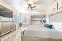 Spacious 5-Bedroom home w/ Pool & Hot Tub - balkon