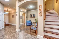 Fabulous 5 Bedroom/4 bath Home  4K TV's Fireplace  Foosball! - バルコニー