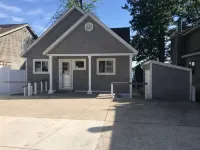 Experience Lake Life at Our 3-Bedroom Beachfront Cottage, Near Grand Rapids. - 4-Star