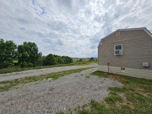 Quaint Cabin - 8 minutes from Ark Encounter!!Country setting, near town!! - Alphydda