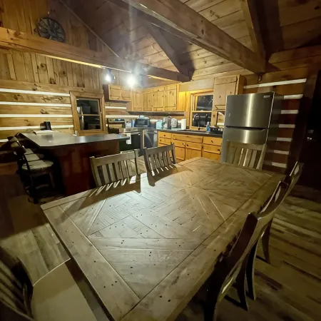 Quiet Cabin Nestled in Red River Gorge. Close to world class hiking and climbing