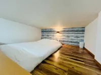 New opening! About a 5-minute drive to Marine Messe | Loft space for up to 4 guests - 3-Star