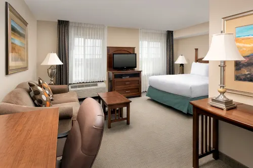 Staybridge Suites NORTH BRUNSWICK by IHG - parking