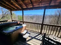 McKenzie Cabin: A Cozy Romantic Retreat with Mountain Views and Hot Tub - 4つ星