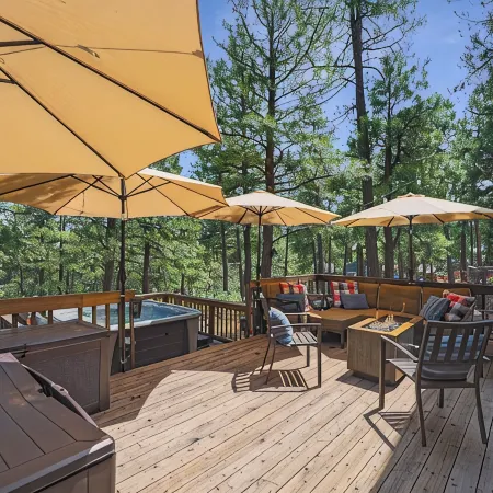 Modern Beauty, Gorgeous Forest View, Hot Tub, A/C, Game Room, Close to Downtown!