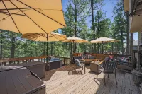 Modern Beauty, Gorgeous Forest View, Hot Tub, A/C, Game Room, Close to Downtown! - Holiday bungalows