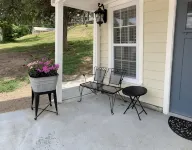 Cozy Cottage in the heart of Louisville, NE - 4-Star