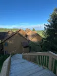 Luxurious ski in-ski out slopeside condo. - Homestays